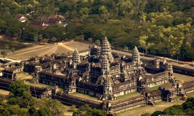 A LA RECHERCHE DES SECRETS D’ANGKOR